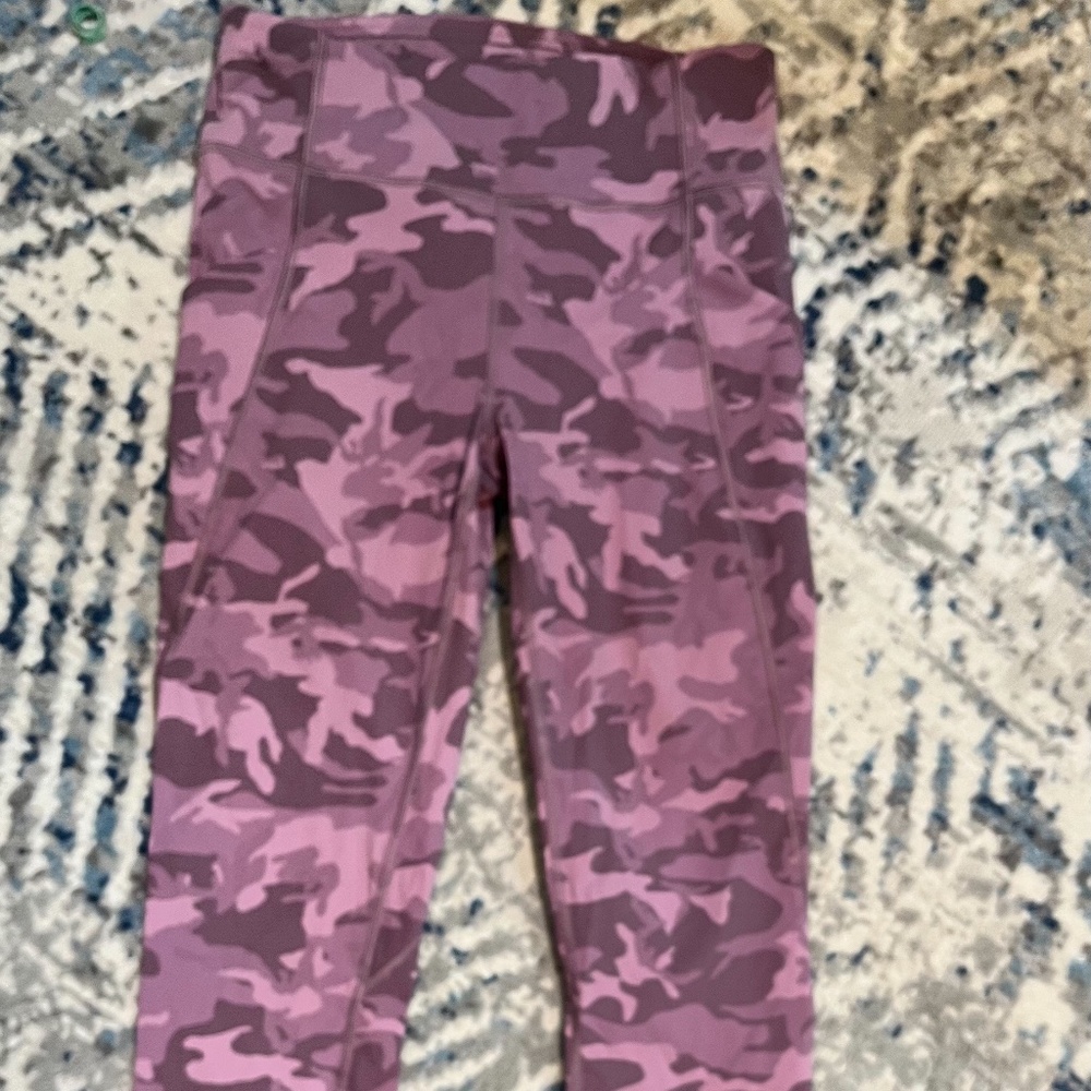 Like new Lululemon Time to Sweat crop 23” pink purple camo size 8